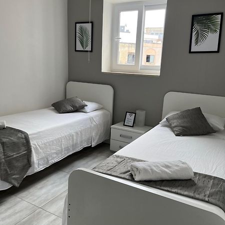 F3 Room 3, Private Room Two Single Beds Shared Bathroom Msida Eksteriør billede