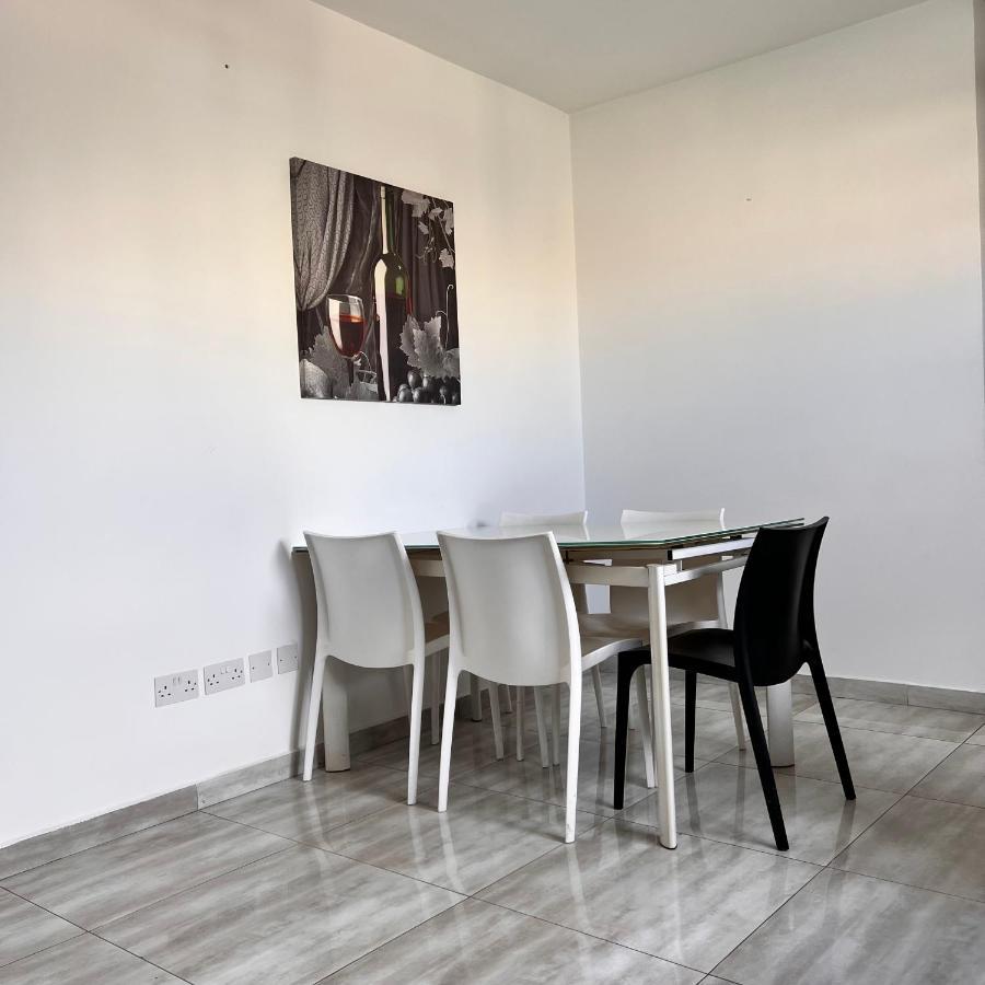 F3 Room 3, Private Room Two Single Beds Shared Bathroom Msida Eksteriør billede