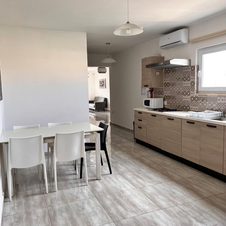 F3 Room 3, Private Room Two Single Beds Shared Bathroom Msida Eksteriør billede