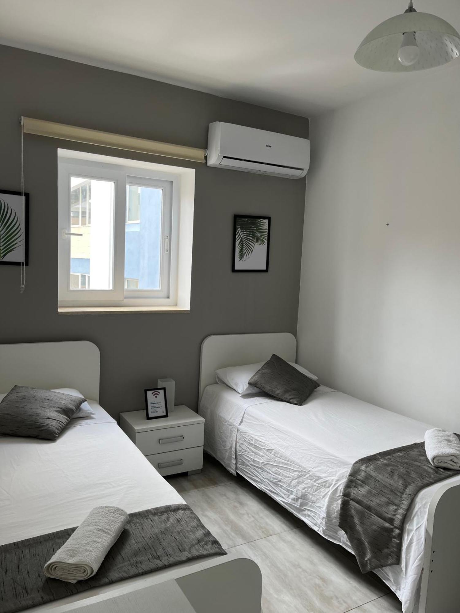F3 Room 3, Private Room Two Single Beds Shared Bathroom Msida Eksteriør billede