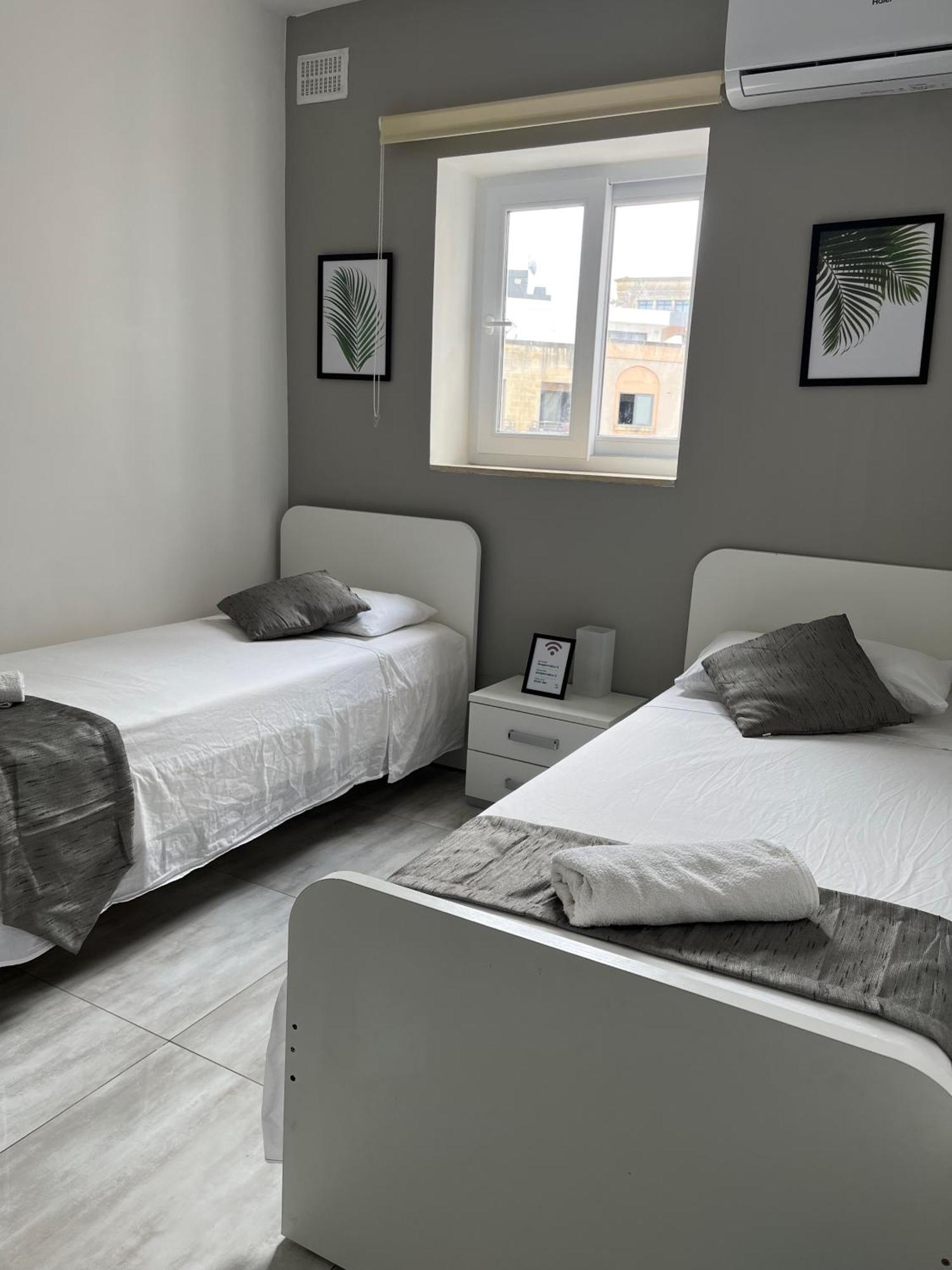 F3 Room 3, Private Room Two Single Beds Shared Bathroom Msida Eksteriør billede